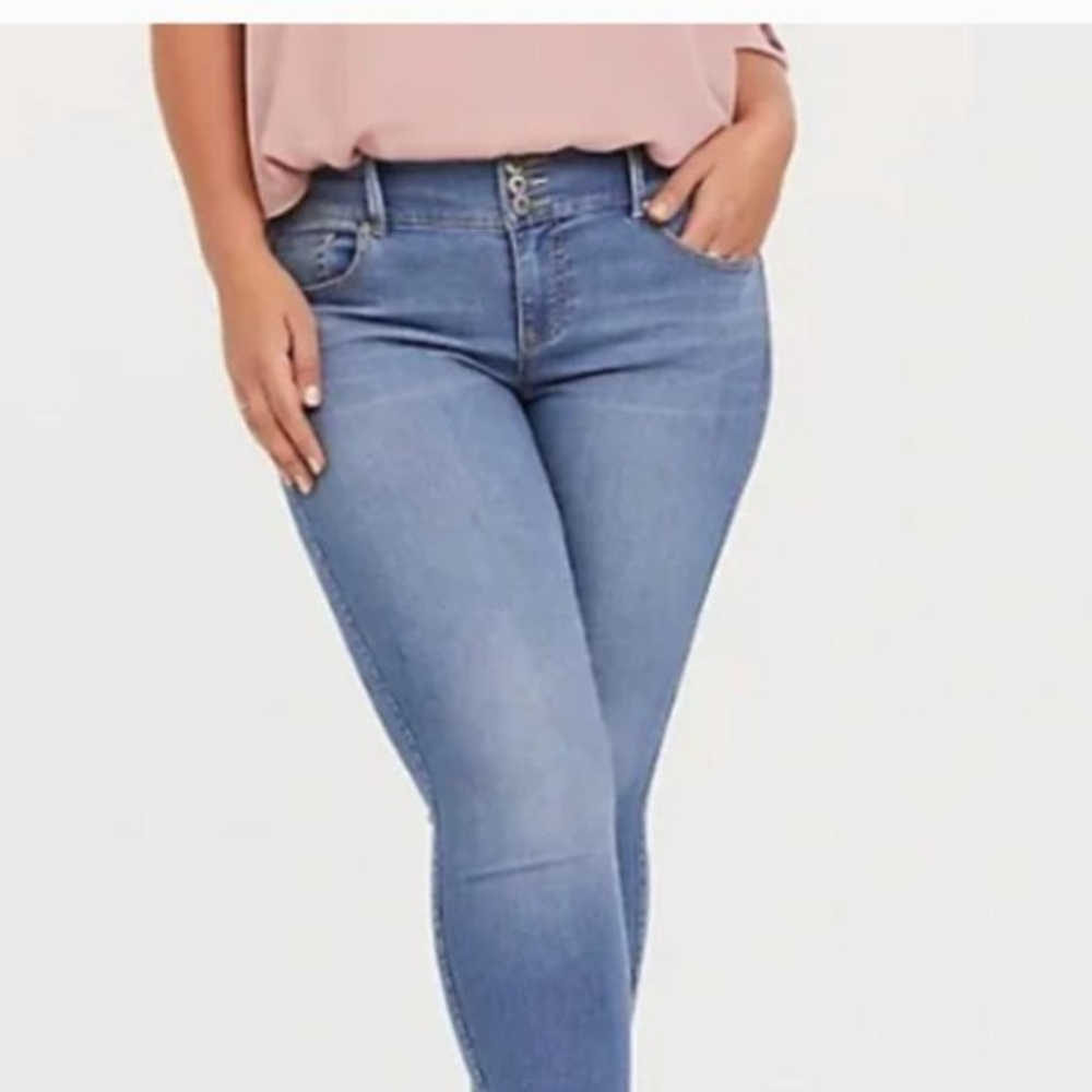 Torrid Women's Blue Light Wash Stretchy Ankle Crop‎ Jegging Jeans Sz. 16